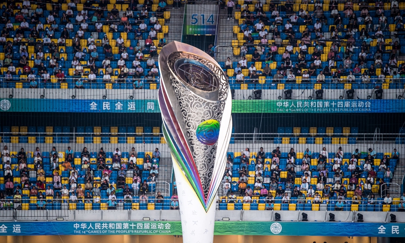 都使他成为